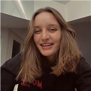 Ragazza diplomata al liceo scientifico, frequentate il primo anno della facoltà di economia impartisce ripetizioni